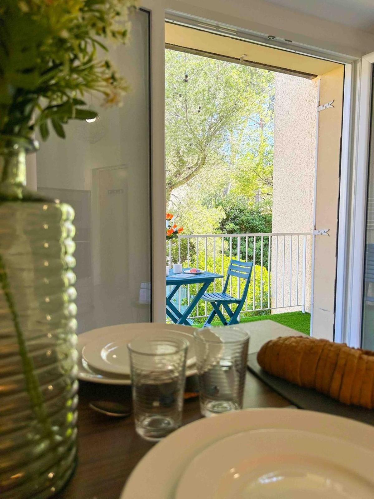 T2 - Acces - Balcon Et Parking Prive Apartament *